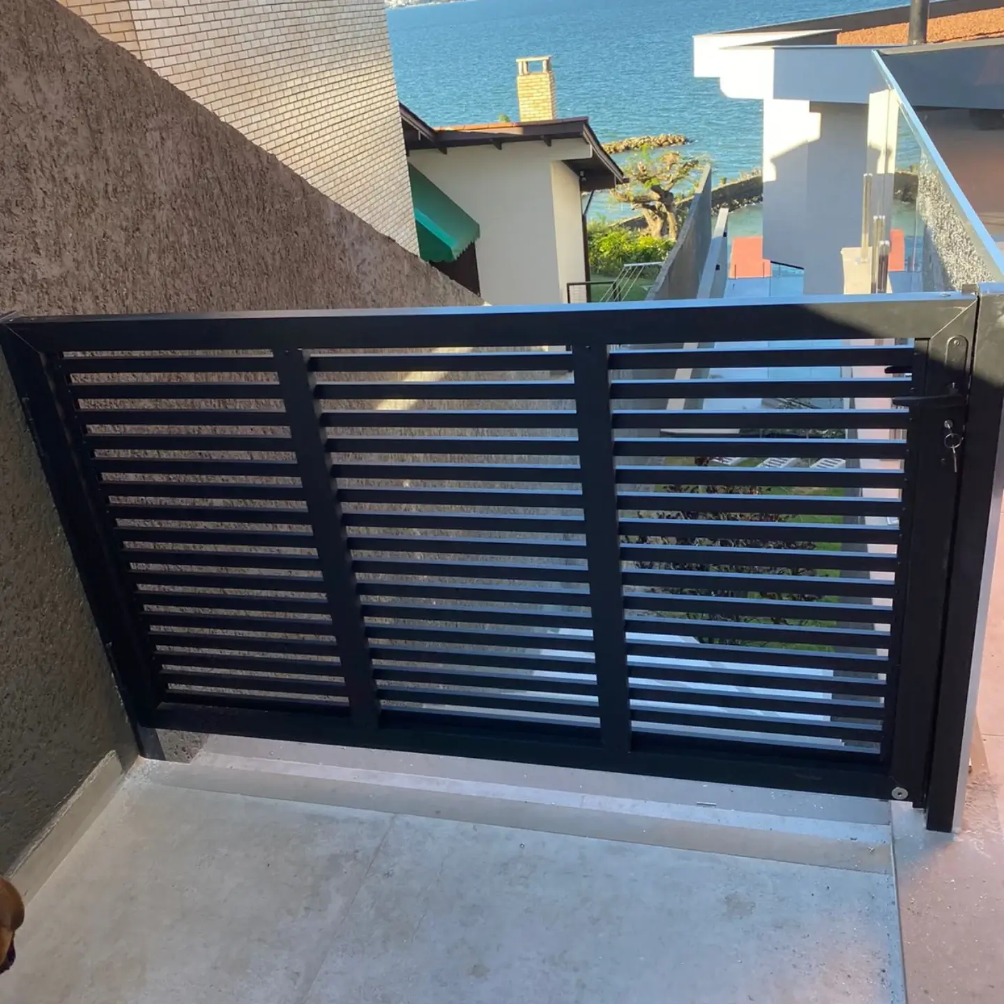 Portões de alumínio residenciais e comerciais